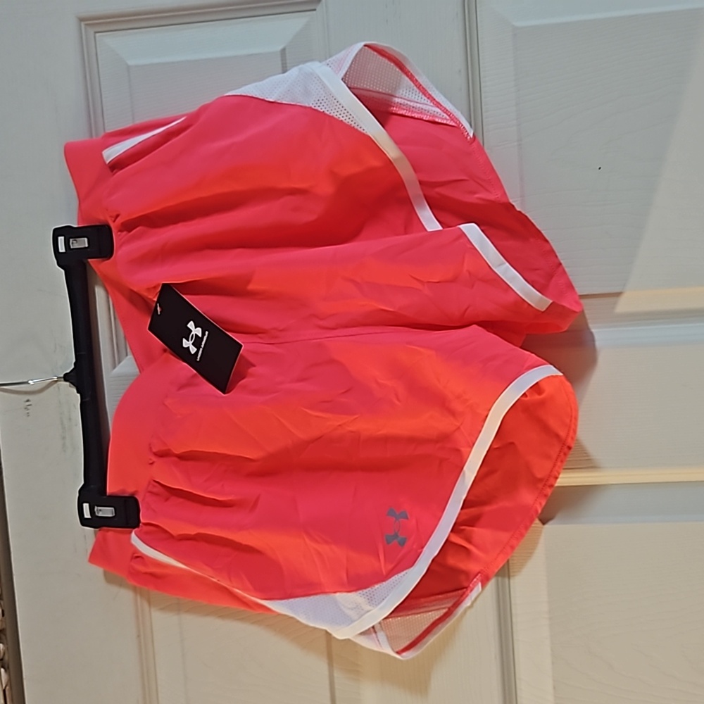 UNDER ARMOUR FLY BY 2.0 RUNNING SHORTS: PINK/WHITE: NEW WITH TAGS: SIZE L